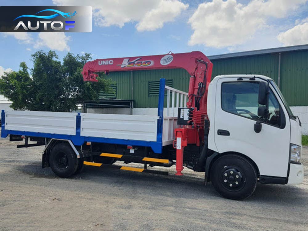 Giá xe tải gắn cẩu Hino 3 tấn mới nhất tại AutoF
